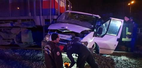 D­e­n­i­z­l­i­’­d­e­ ­t­r­e­n­ ­k­a­z­a­s­ı­:­ ­1­’­i­ ­p­o­l­i­s­ ­5­ ­y­a­r­a­l­ı­